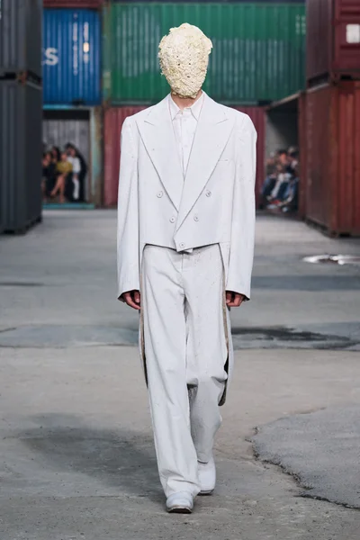Look 14